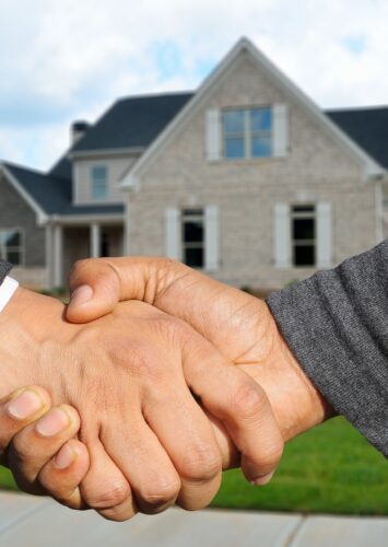 What Is the Difference between a Realtor and a Real Estate Agent?
